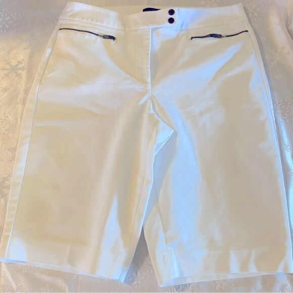 WHBM The Bermuda 12” White Shorts Stretch Zipper Pocket Detail Sz 8 Gorgeous - Picture 1 of 6